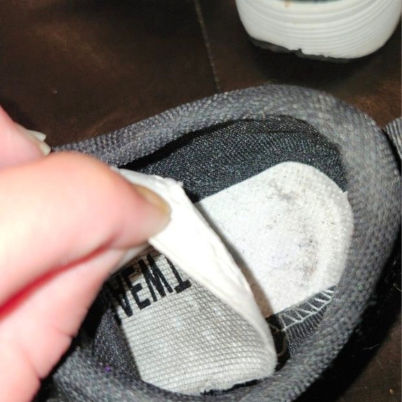 Womens Sz 8 Tweak Black Running Shoes in Gently Used Condition - Picture 5 of 6